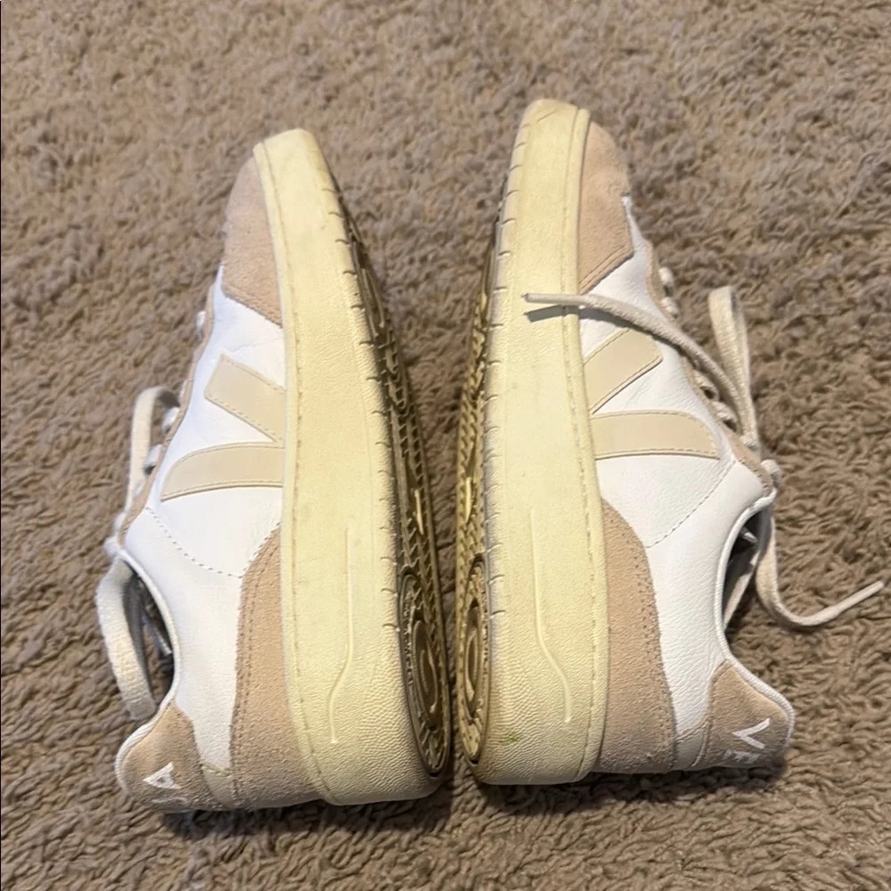 Veja Low-Cut Leather Sneakers with Perforations size 7 - Picture 5 of 6